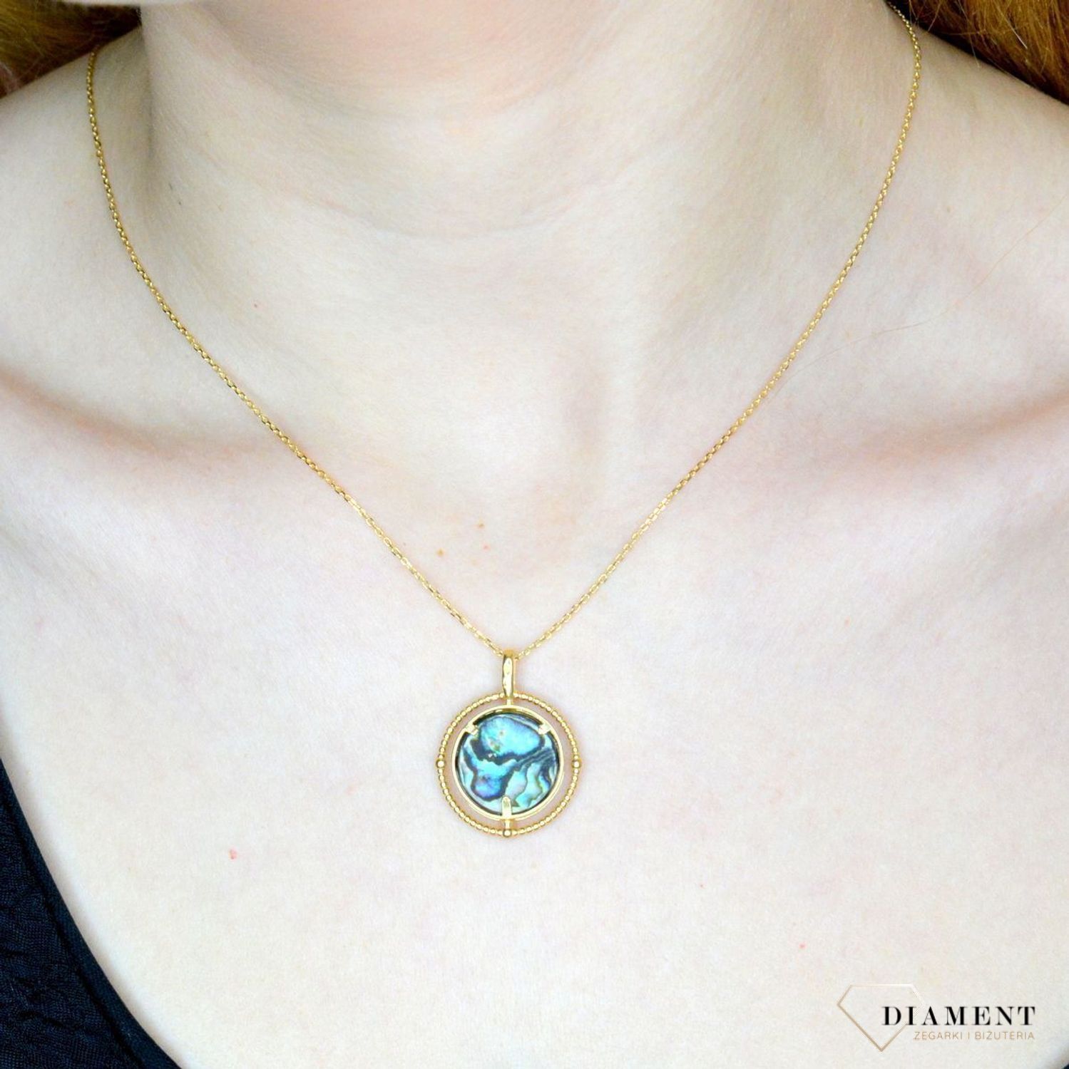 Srebrny naszyjnik damski pokryty złotem z okrągłą muszlą w oprawie 0758160300 A. Naszyjnik pokryty 24-karatowym złotem z muszlą naturalną w organicznej ramce. Naszyjnik wykonany z najwyższej próby srebra 925. Jest idealnym pomysłem.jpg